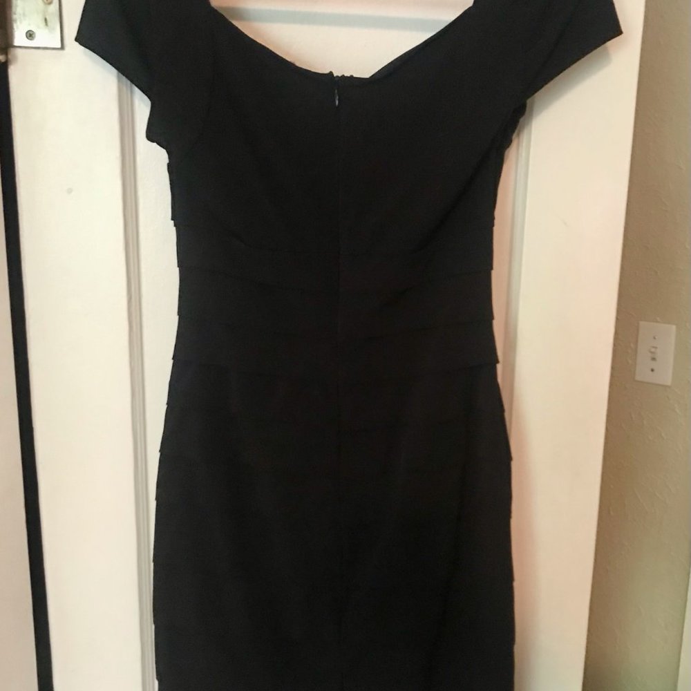 LBD - White House Black Market Cap Sleeve, Cocktail Dress - Size 6, NWOT - Picture 5 of 6